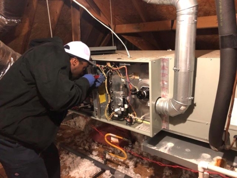 Jaric technician tuning up a customer's furnace